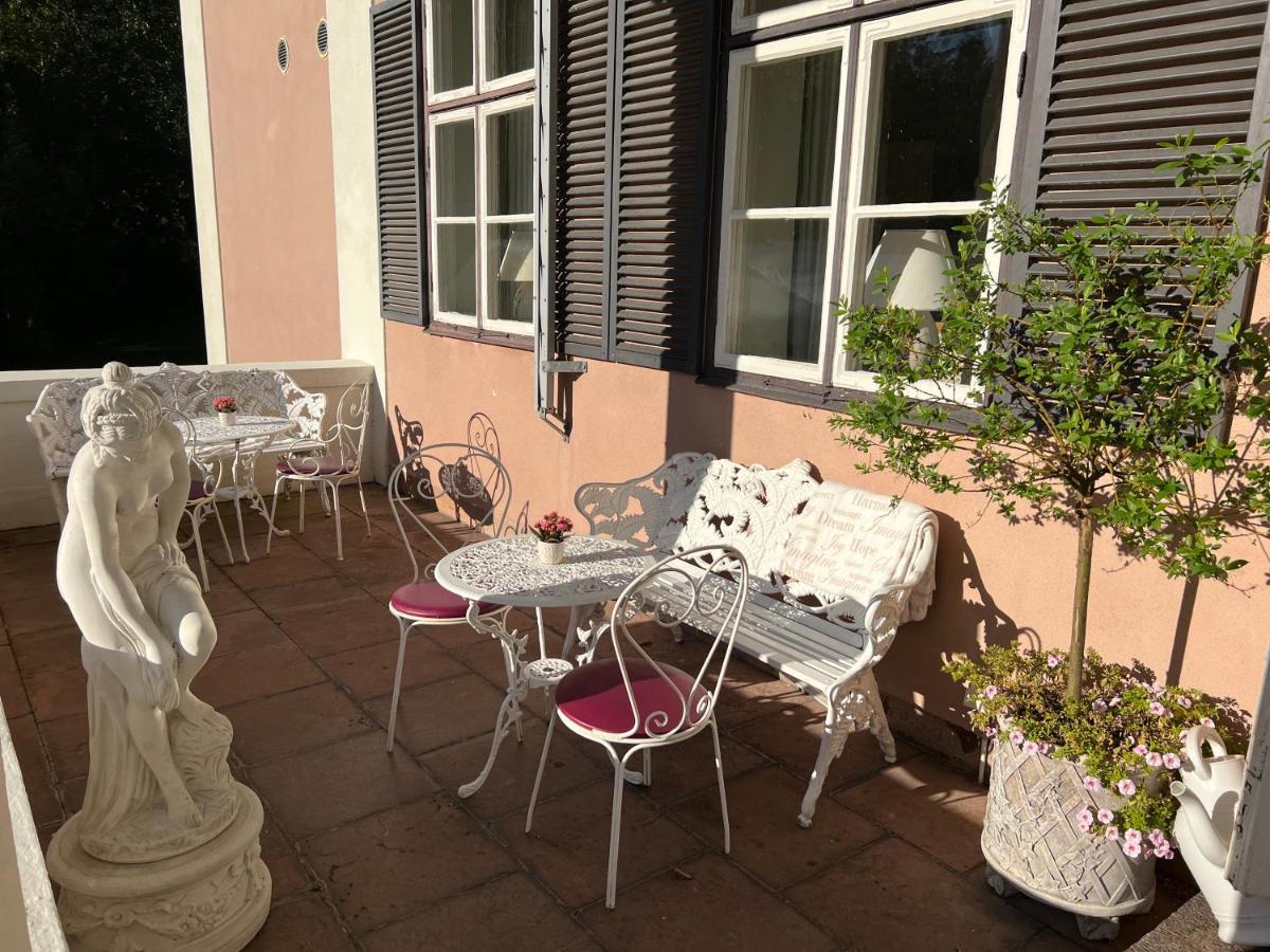 Herrgards Hotell Gyllene Haesten Västervik Esterno foto